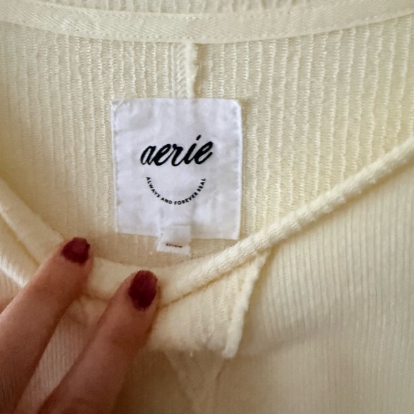 Adorable buttery yellow sweatshirt - Picture 3 of 3